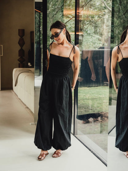 'OFF CAMPUS' SHIRRED BODICE BALLOON LEG JUMPSUIT BLACK