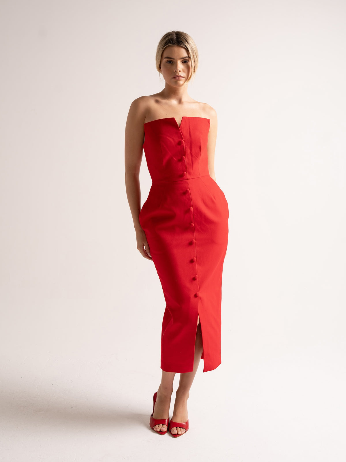 'MARILYN' EXAGGERATED SQUARE BANDEAU BUTTON DETAIL MIDI DRESS RED