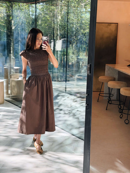 'ELIZABETH' SHIRRED BODICE SHORT SLEEVE MIDAXI DRESS BROWN