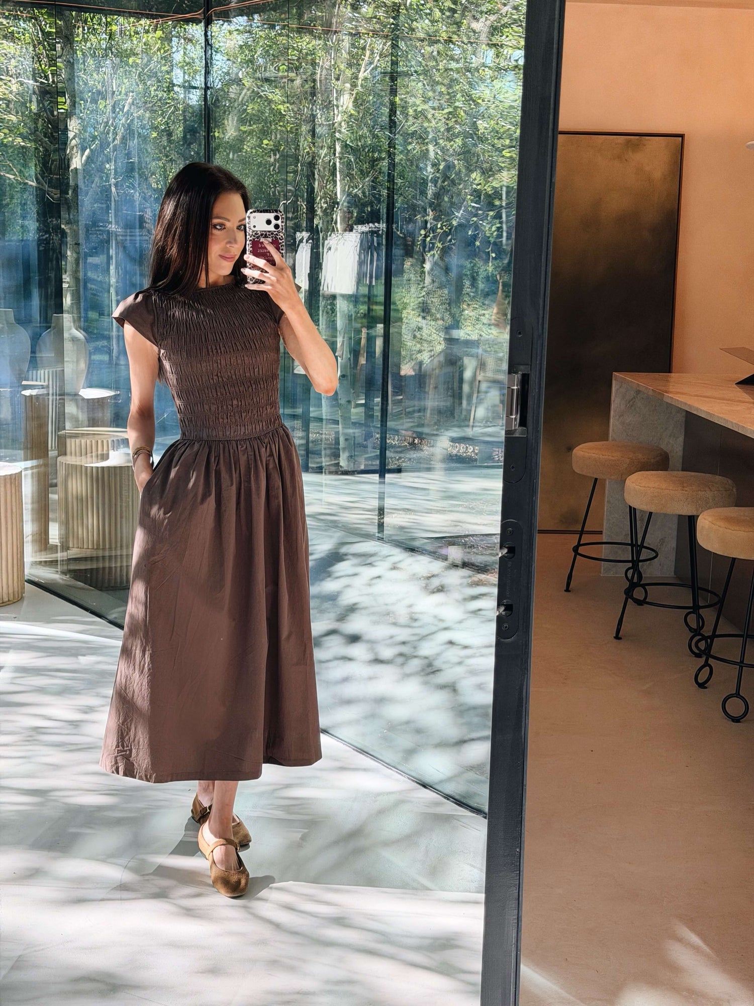 'ELIZABETH' SHIRRED BODICE SHORT SLEEVE MIDAXI DRESS BROWN