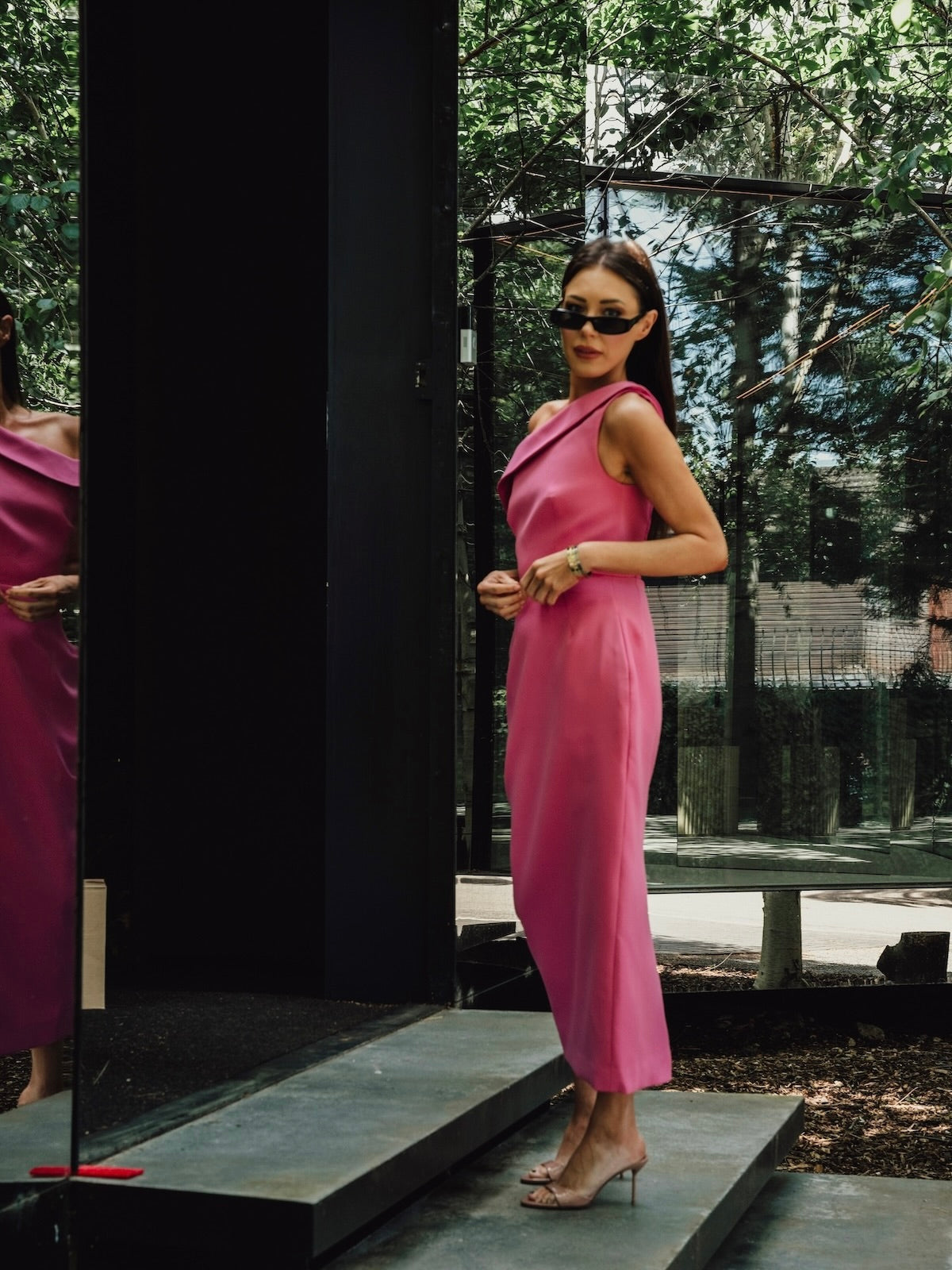 'JACKIE O' OFF THE SHOULDER HOURGLASS MIDI DRESS PINK