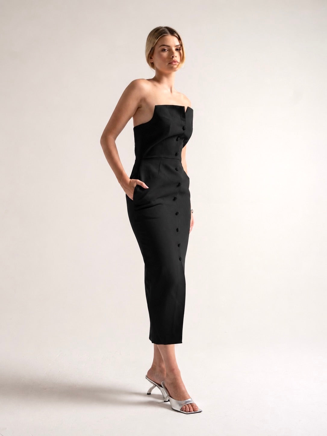 'MARILYN' EXAGGERATED SQUARE BANDEAU BUTTON DETAIL MIDI DRESS BLACK