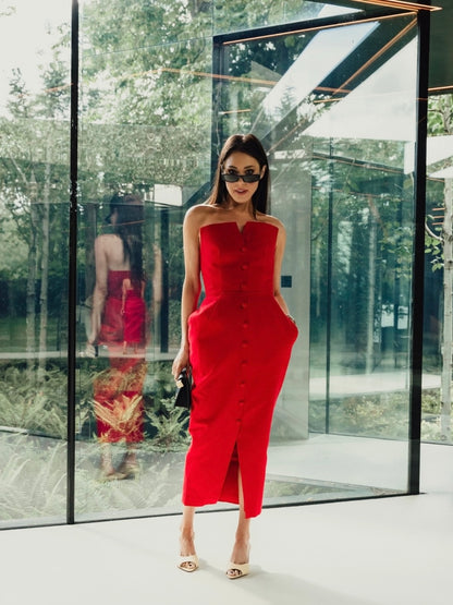 'MARILYN' EXAGGERATED SQUARE BANDEAU BUTTON DETAIL MIDI DRESS RED