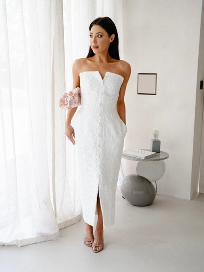 'MARILYN' EXAGGERATED SQUARE BANDEAU BUTTON DETAIL MIDI DRESS WHITE