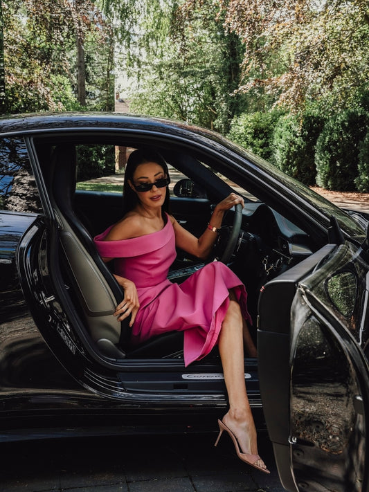 'JACKIE O' OFF THE SHOULDER HOURGLASS MIDI DRESS PINK