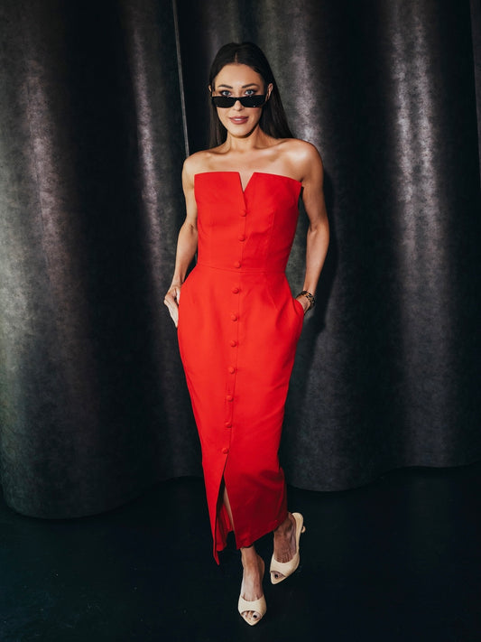 'MARILYN' EXAGGERATED SQUARE BANDEAU BUTTON DETAIL MIDI DRESS RED