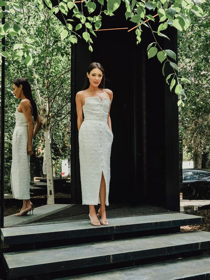 'MARILYN' EXAGGERATED SQUARE BANDEAU BUTTON DETAIL MIDI DRESS WHITE