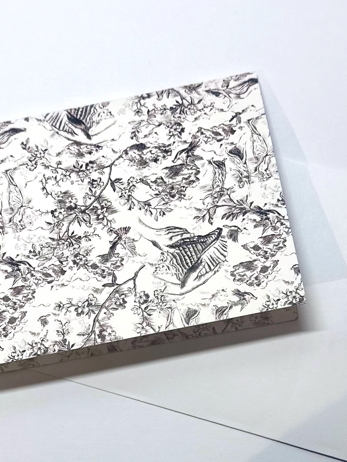 5 SIGNATURE TOILE GIFT WRAP SHEETS & 5 CARDS