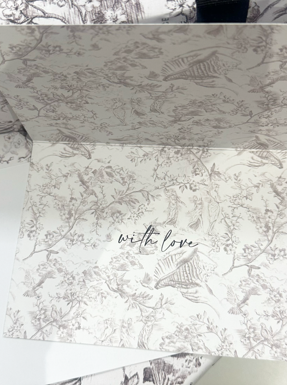 5 SIGNATURE TOILE GIFT WRAP SHEETS & 5 CARDS