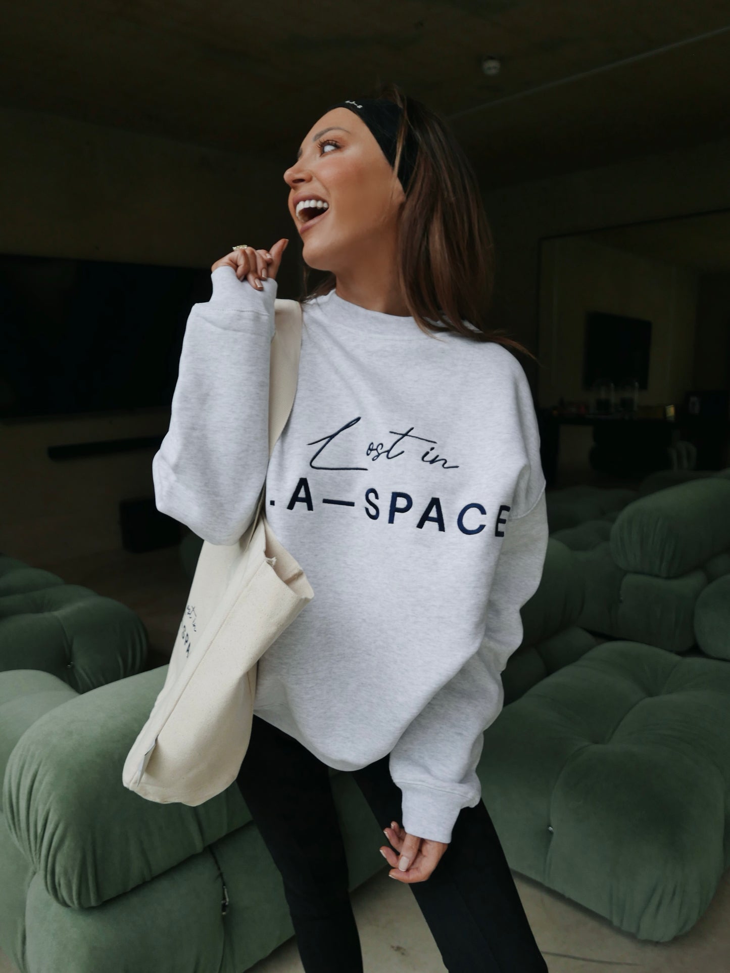 'LOST IN L.A-S' EMBROIDERED TOTE BAG IN CREAM