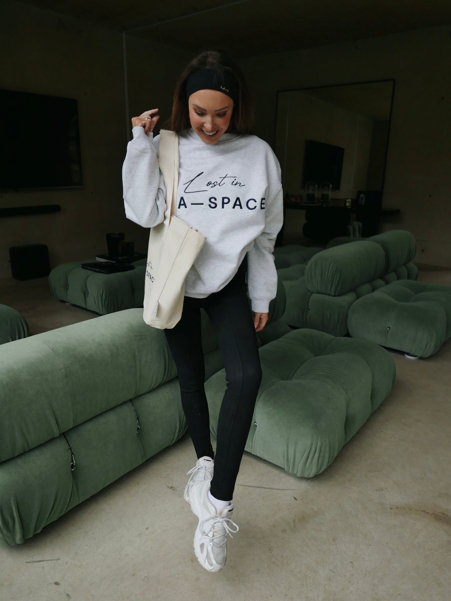 'LOST IN L.A-S' EMBROIDERED SWEATSHIRT IN LIGHT GREY MARL