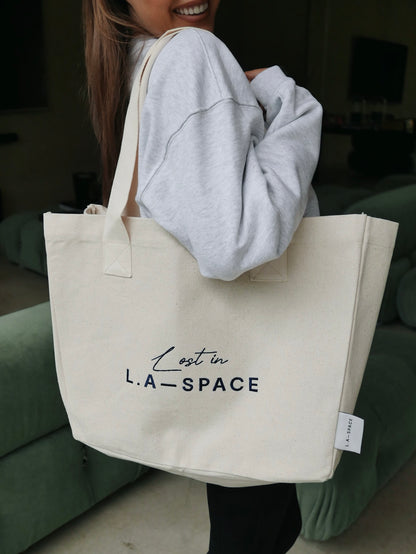 'LOST IN L.A-S' EMBROIDERED TOTE BAG IN CREAM