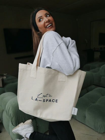 'LOST IN L.A-S' EMBROIDERED TOTE BAG IN CREAM