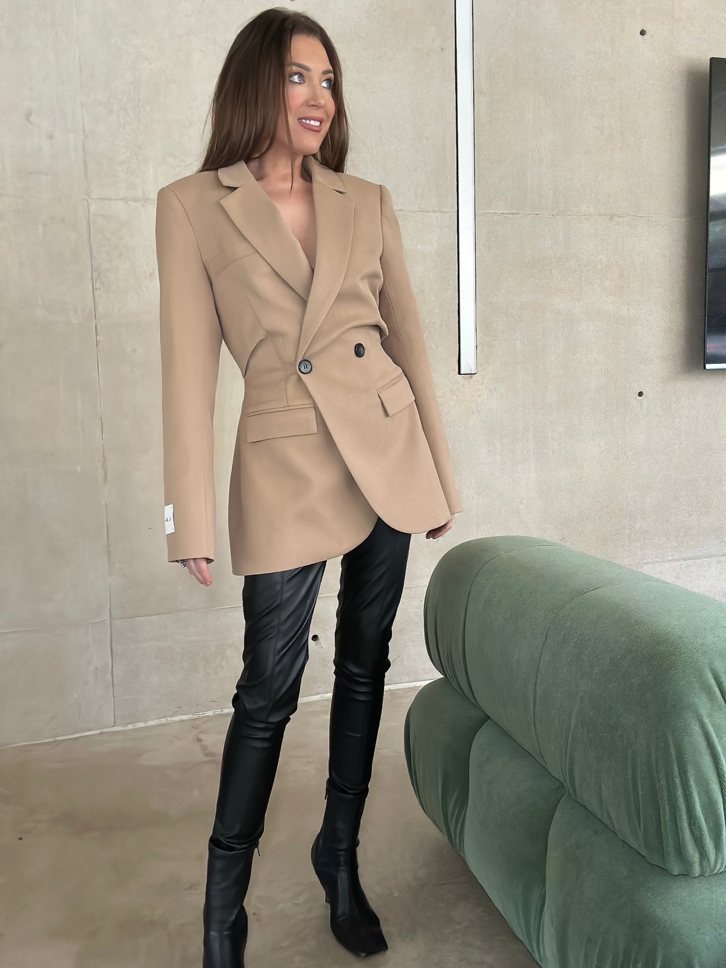 'ASTON' STRUCTURED HOURGLASS CINCHED WAIST BLAZER CAMEL