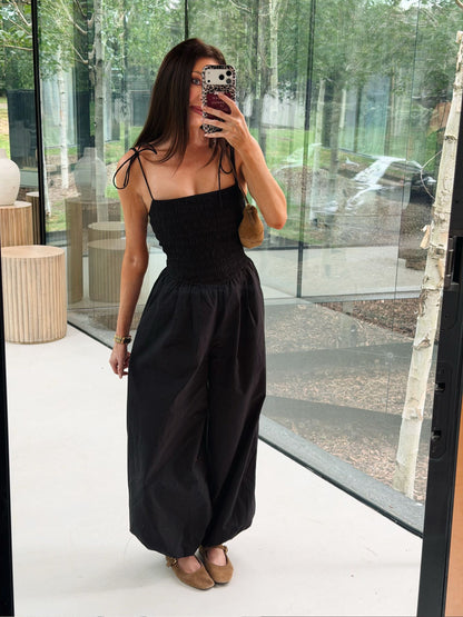 'OFF CAMPUS' SHIRRED BODICE BALLOON LEG JUMPSUIT BLACK
